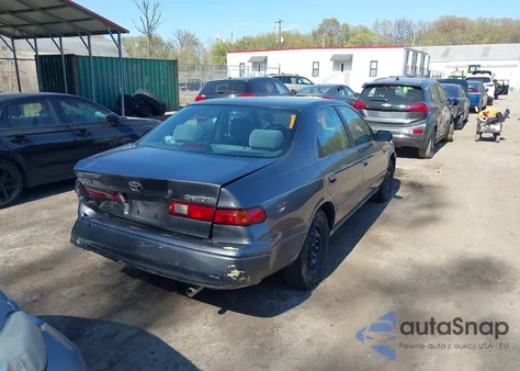 1997 Toyota Camry Le z USA, uszkodzony, nr VIN 4T1BG22K1VU101106